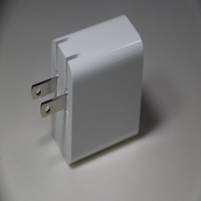 適配器電源(折疊型)注塑白色外殼 適配器電源(折疊型(xíng))注塑白色外殼