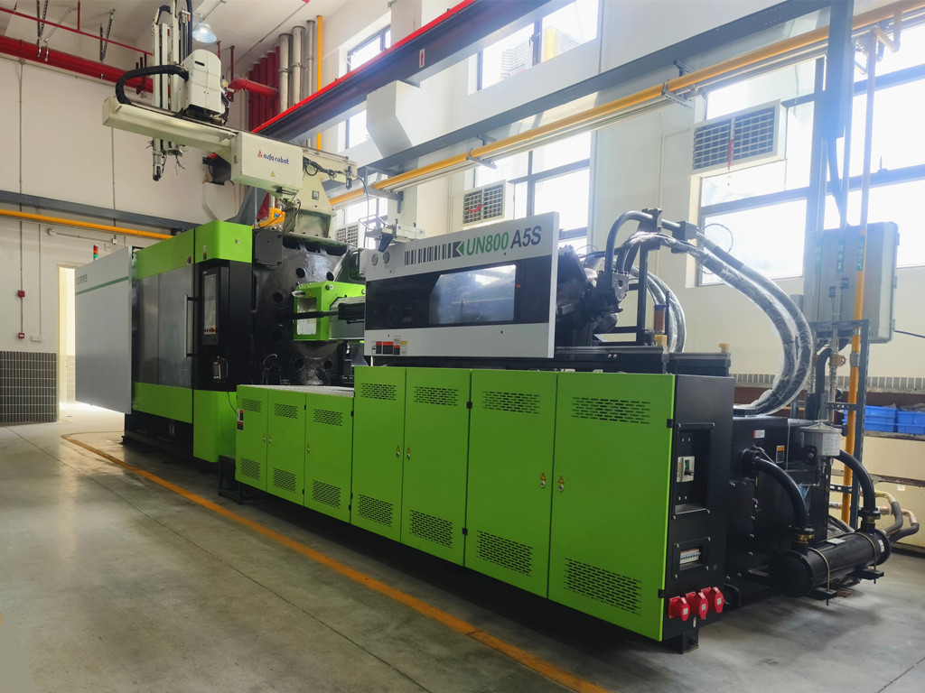 800 T 注塑設備2