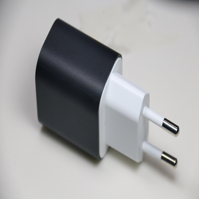 黑白撞色適（shì）配器（qì）電源注（zhù）塑（sù）外殼（ké）